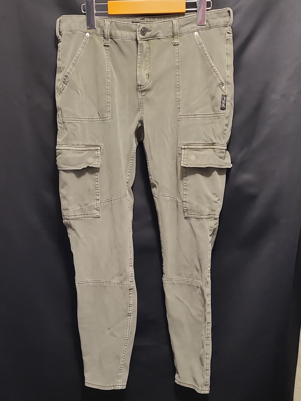 SILVER JEAN COMPANY WOMENS Skinny Cargo Pants in Olive Green - 31X29